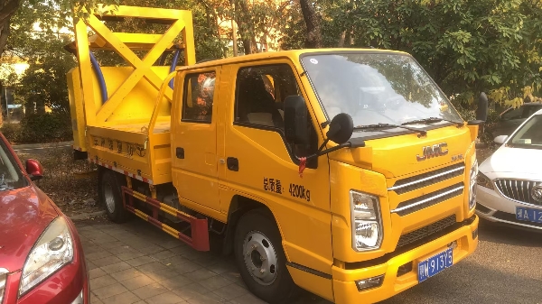 100K防撞車(chē)，帶太陽(yáng)能光板